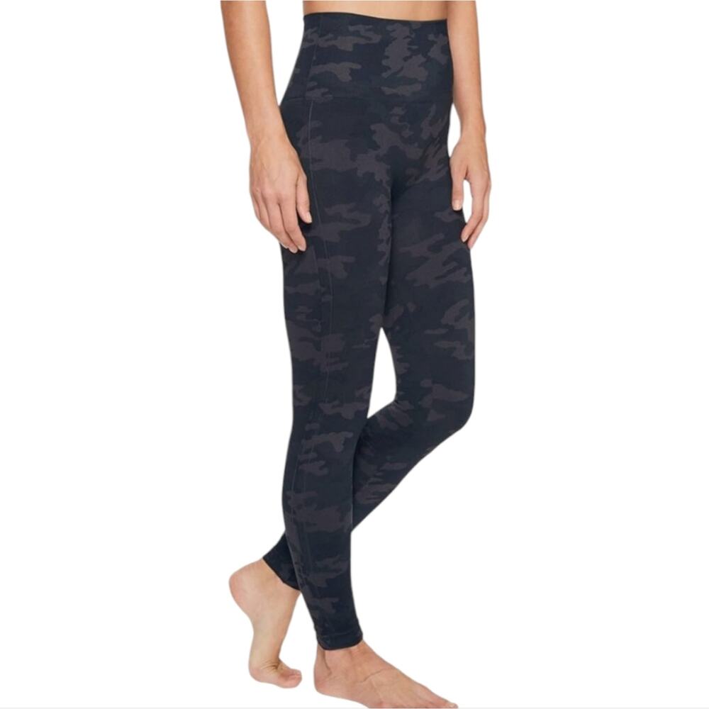 SPANX Women's Camo Stretch Look at Me Now Seamless Leggings Size Med